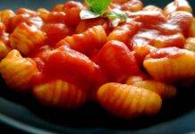 Gnocchi al pomodoro l Non li hai ancora tolti dalla scatola e sono già pronti gnocchi primo veloce