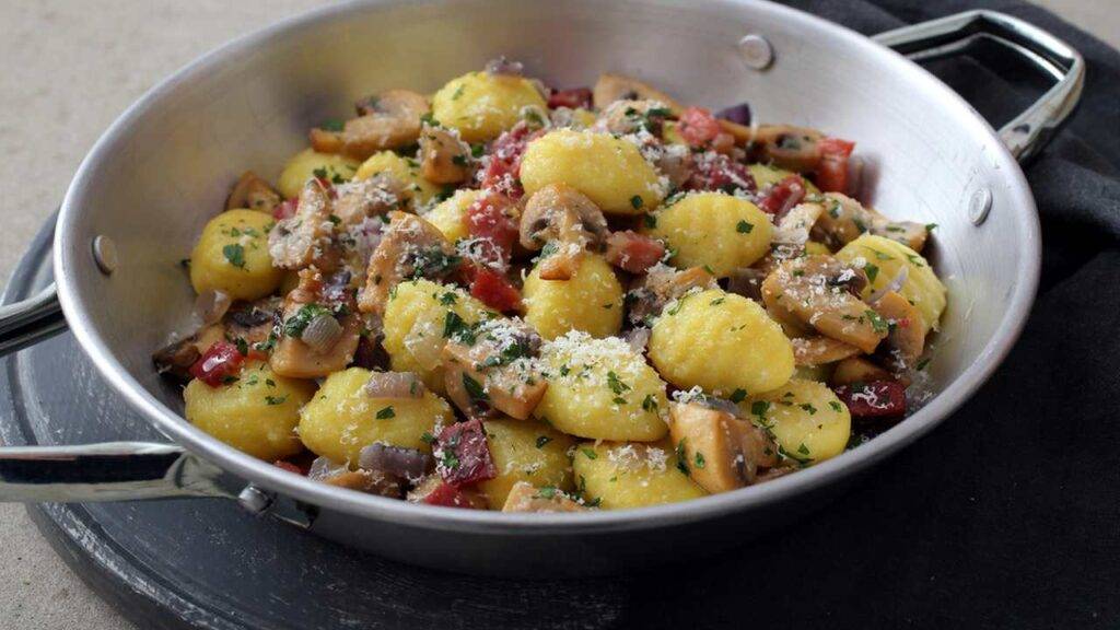 Gnocchi con funghi e pancetta Super golosi e facili