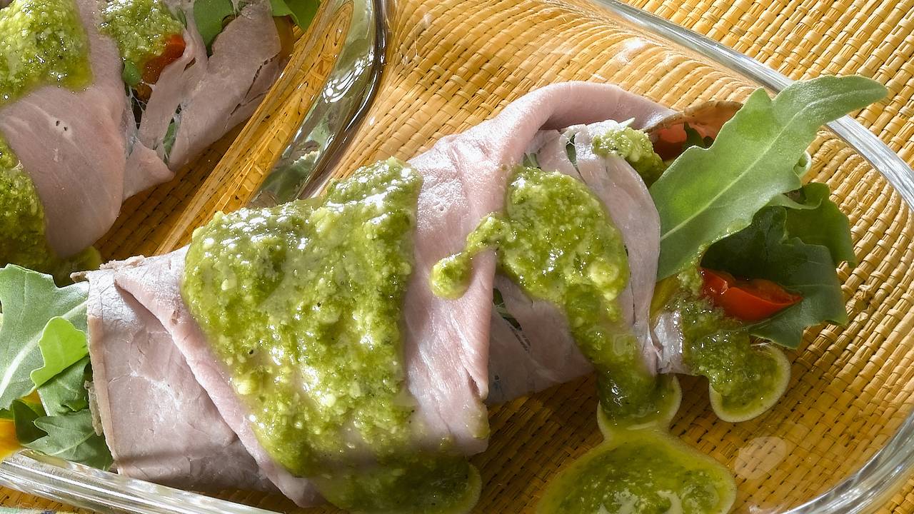 Involtino Di Roast Beef Al Pesto Di Basilico Facile Ricetta Piena Di Gusto