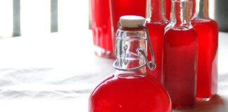 liquore rosso alle spezie FOTO ricettasprint