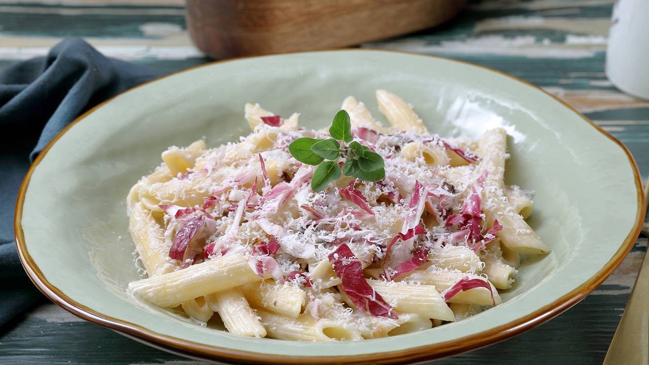 penne con formaggio e radicchio