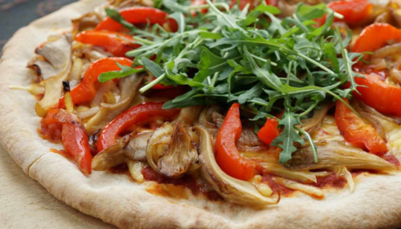 pizza peperoni funghi vegan olio di oliva