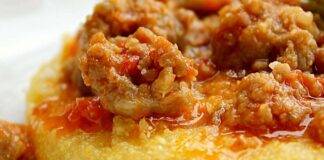 Polenta rustica con salsiccia e melanzane ricettasprint