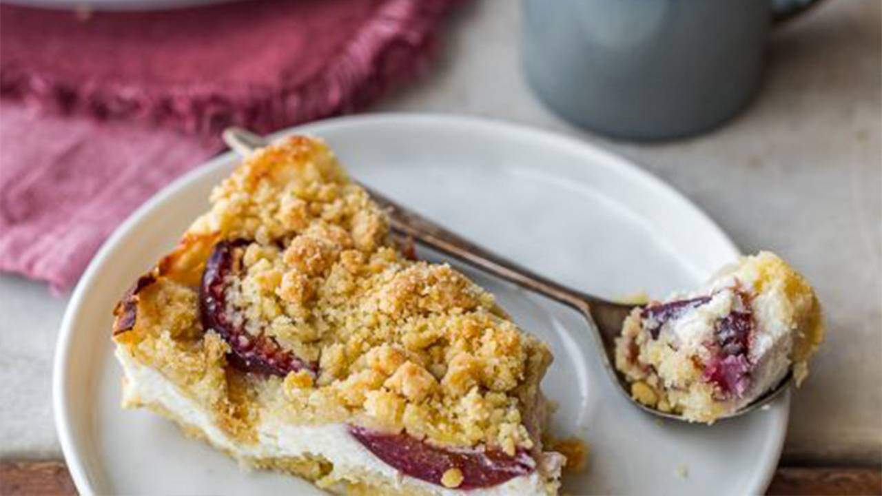 Crostata con crema di ricotta e marmellata