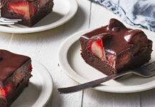 torta morbida alle fragole e cioccolato