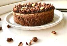 Torta mousse gianduia | Una torta golosa dalla lunga preparazione dolce al gianduia FOTO ricettasprint