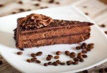 Dolce al cioccolato con caffè