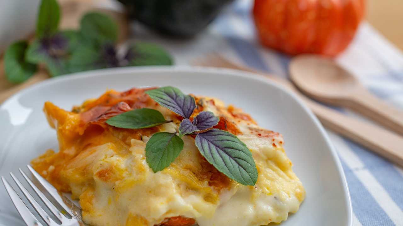 Lasagna zucca e speck | Una delizia autunnale in 20 minuti