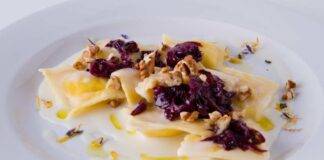 Ravioli con radicchio, noci e panna