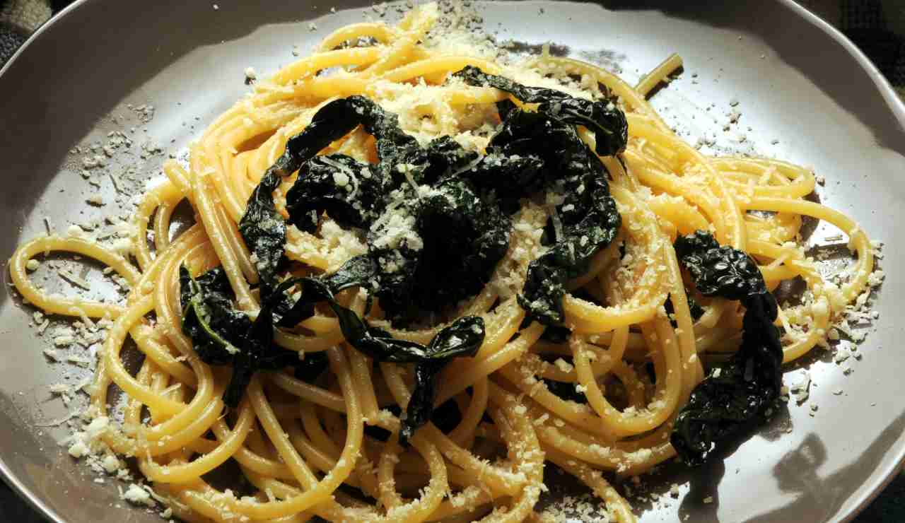 spaghetti con cavolo nero e pecorino ricettasprint