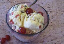 Bicchierini con crema di ricotta e canditi, soffice dessert al cucchiaio Dessert al bicchiere con canditi