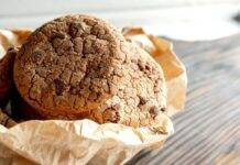 Biscotti mandorle e cioccolato | Facili e buoni, adatti per la pausa caffè dolcetti alle mandorle FOTO ricettasprint