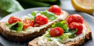 bruschetta ricotta pomodori ricetta FOTO ricettasprint