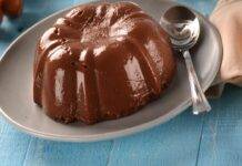 Budino light al cioccolato e cachi | Un dessert da provare Budino al cioccolato