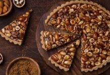 Crostata di noci di Grenoble | Una torta dolcissima a base di noci noci in crostata FOTO ricettasprint