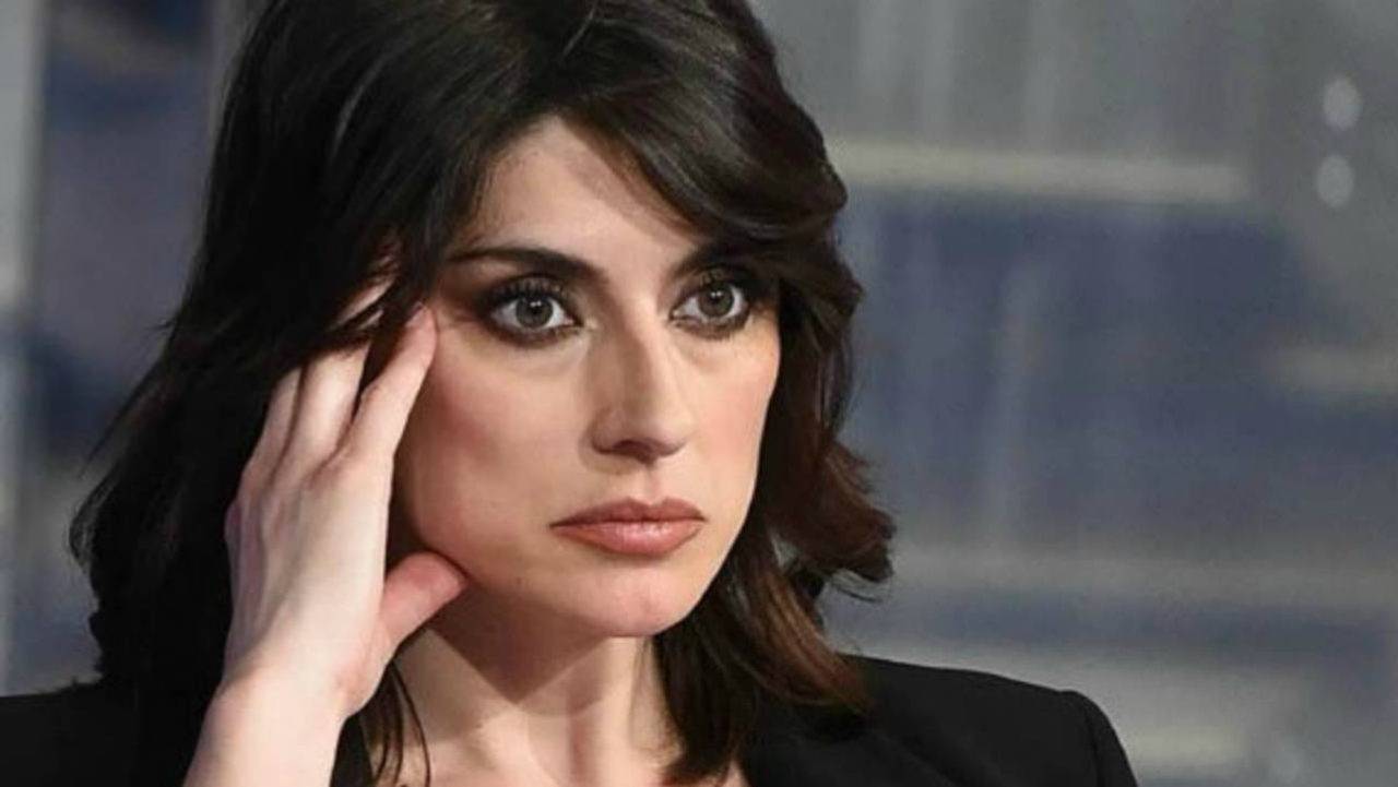 Elisa Isoardi in incognito | La missione giornaliera fuori casa