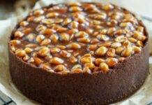 Fit cheesecake con marmellata e nocciole ricetta