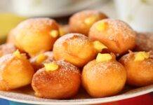 Frittelle con crema al limone | Croccanti e invitanti davvero saporite Dolci con crema