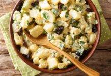 Insalatona di patate al formaggio e funghi l Calda e gustosa Insalatona di patate al formaggio e funghi ricetta