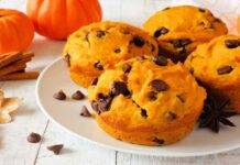 Muffin zucca e gocce di cioccolato | Soffici e delicati da far gola a tutti Dolci morbidi di zucca