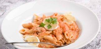 Pasta al salmone pomodoro e mascarpone ricetta