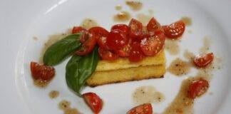 crostini polenta pomodori basilico