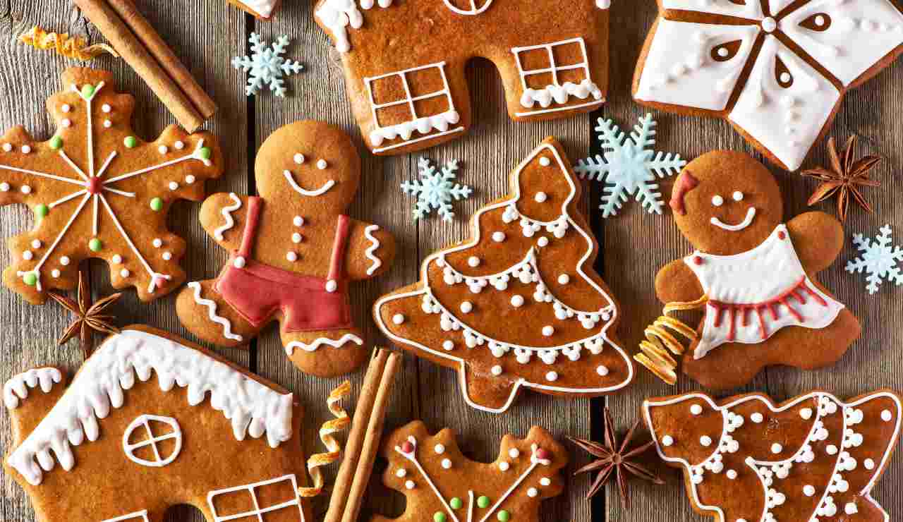 Ricetta ghiaccia reale che non cola perfetta per decorare biscotti