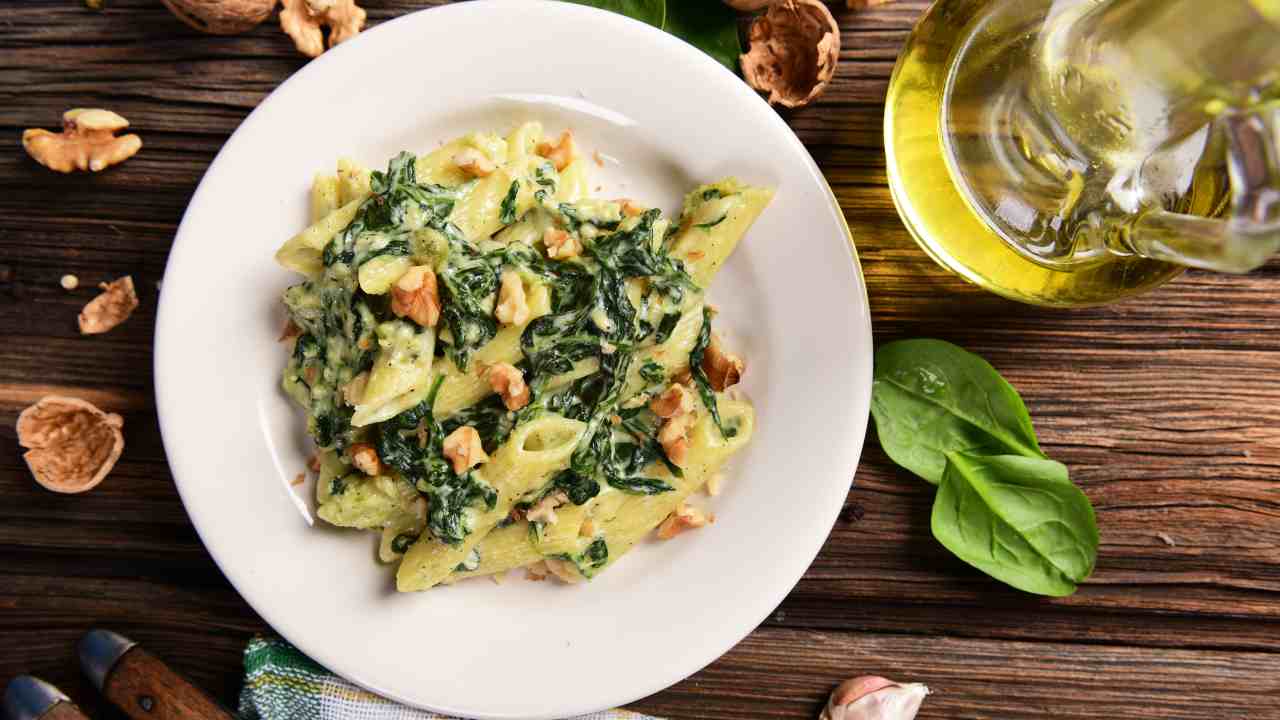 zenit Jgheab pocăi  Pasta con spinaci, noci e gorgonzola | Un primo sfizioso e speciale