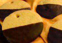 Biscotti con cioccolato e mousse di mele ricetta