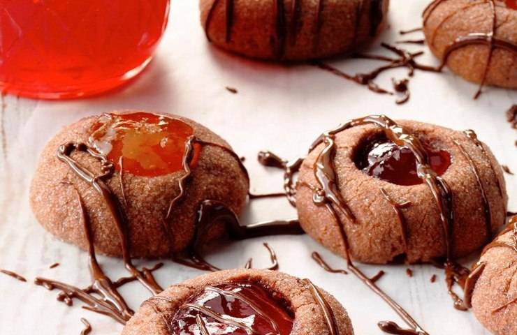 Biscotto sacher cioccolato e marmellata FOTO ricettasprint