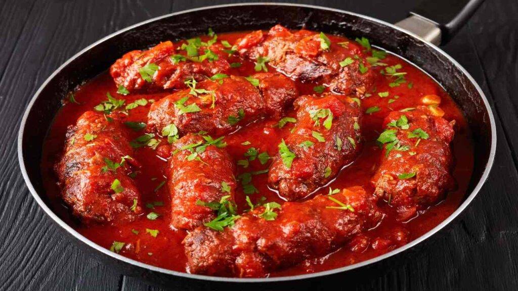Braciole al sugo ripiene con speck e provola Un piatto classico Braciole al sugo ripiene con speck e provola Un piatto classico