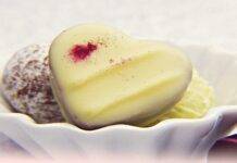 Cioccolatini bianchi con cuore al caffè | una deliziosa coccola per il palato