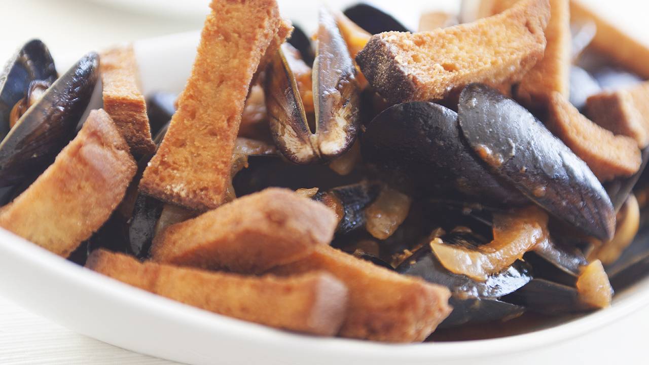 cozze con pane e prezzemolo