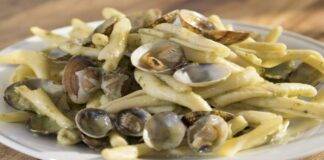 Primo piatto con le vongole