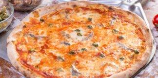 Pizza al fiordilatte con acciughe e capperi ricettasprint