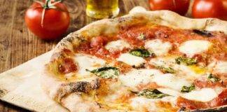 Pizza fatta in casa ricetta perfetta come in pizzeria ricettasprint