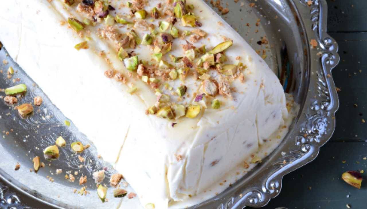 Semifreddo al torrone l Ricetta riciclo di Natale semplice e gustosa