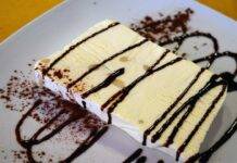 Semifreddo al torrone senza uova | Un dolce veloce e senza cottura Torrone bianco