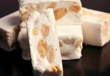 Spumini o torroncini abruzzesi, dolci tipici della tradizione torrone bianco alle mandorle