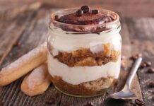 Tiramisù caffè cioccolato bianco nocciole | Perfetto per ogni occasione Tiramisù caffè cioccolato bianco nocciole ricettasprint