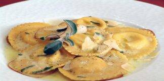 Ravioli di zucca con burro