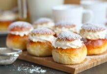 Brioches al miele ripiene di panna