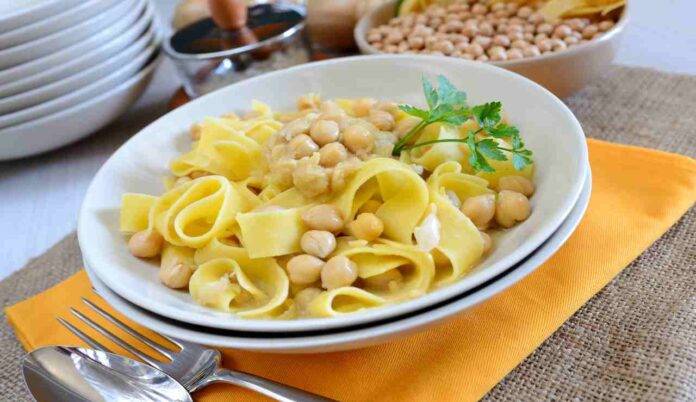 Calamarata con crema di ceci | un gustoso piatto pronto in poco tempo