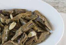 Carciofi trifolati senza brodo | Leggeri e stuzzicanti Carciofi trifolati senza brodo ricetta