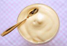 Crema al maraschino | Ottima e golosa per farcire torte crema maraschino ricetta FOTO ricettasprint