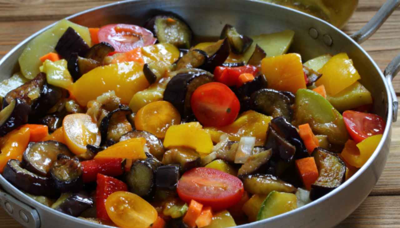 Melanzane olive e pinoli in padella ricetta