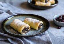 Cannoli dolci con mirtilli