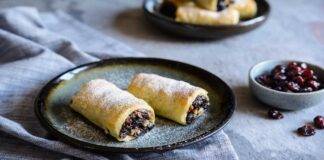 Cannoli dolci con mirtilli