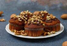 Muffin con noci e cacao | Dessert perfetto per smaltire la frutta secca Muffin con frutta secca