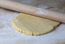 Pasta frolla vegana | Ricetta sfiziosa, golosa e pronta in pochi minuti Pasta frolla vegana ricetta